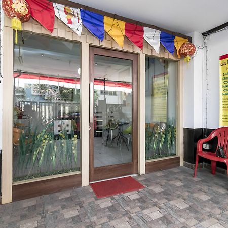 Отель Reddoorz Near Gajah Mada Plaza 2 Джакарта Экстерьер фото