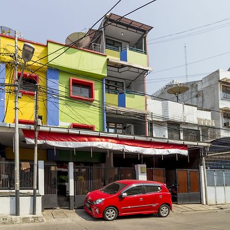 Отель Reddoorz Near Gajah Mada Plaza 2 Джакарта Экстерьер фото