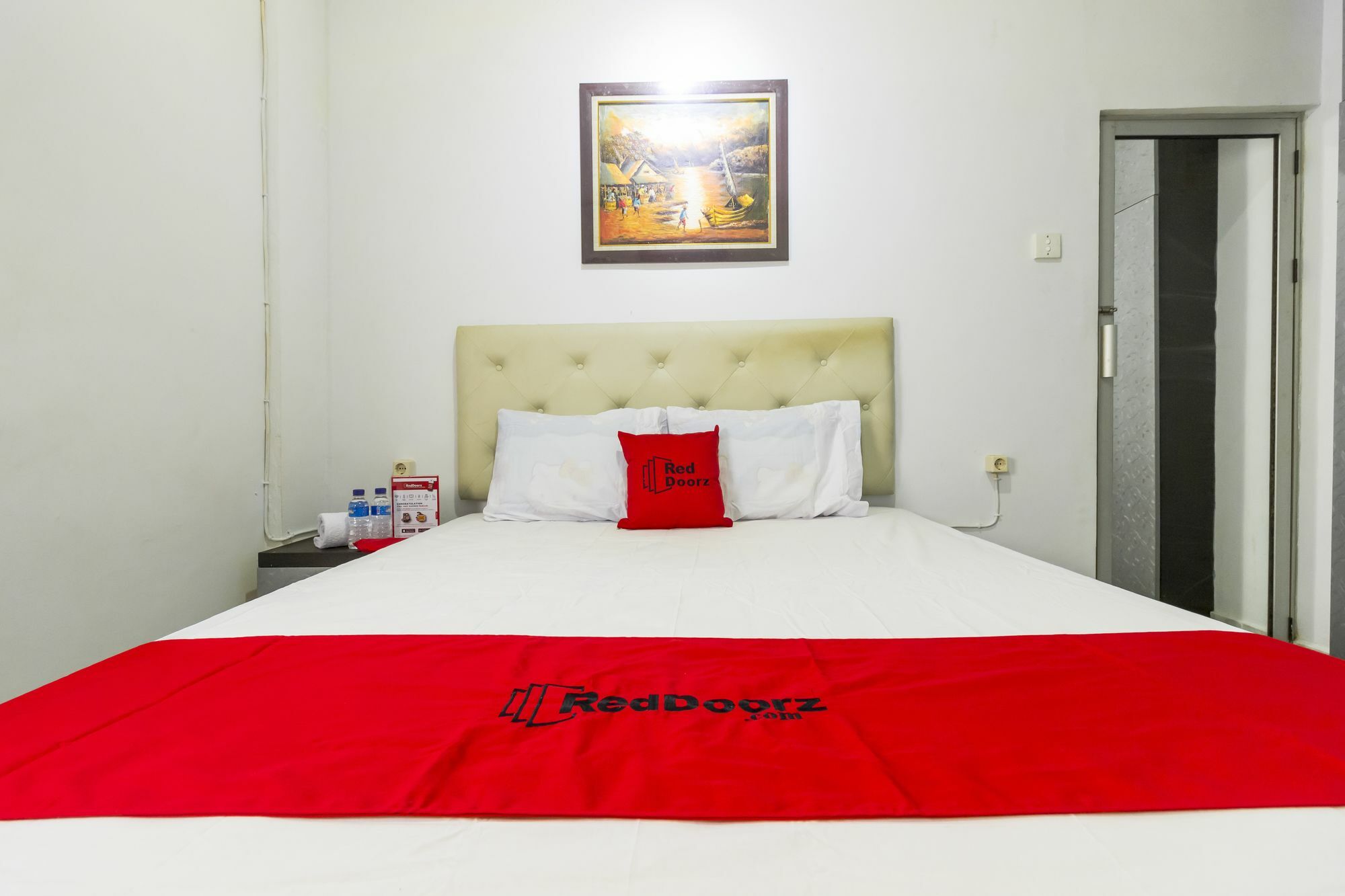 Отель Reddoorz Near Gajah Mada Plaza 2 Джакарта Экстерьер фото
